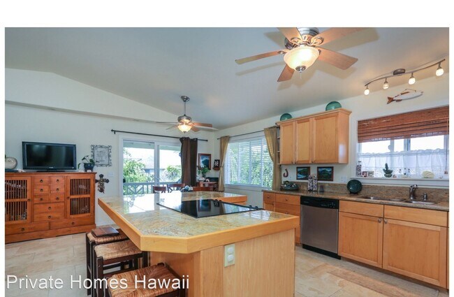 Building Photo - 5 br, 3 bath House - 230 Hualani St