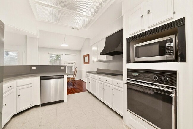 Foto del edificio - 15343 Meadow Village Dr