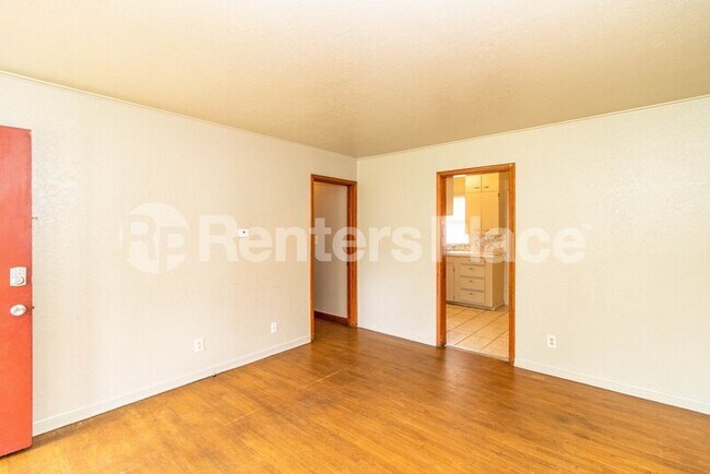 Building Photo - 4548 S 32nd W Ave