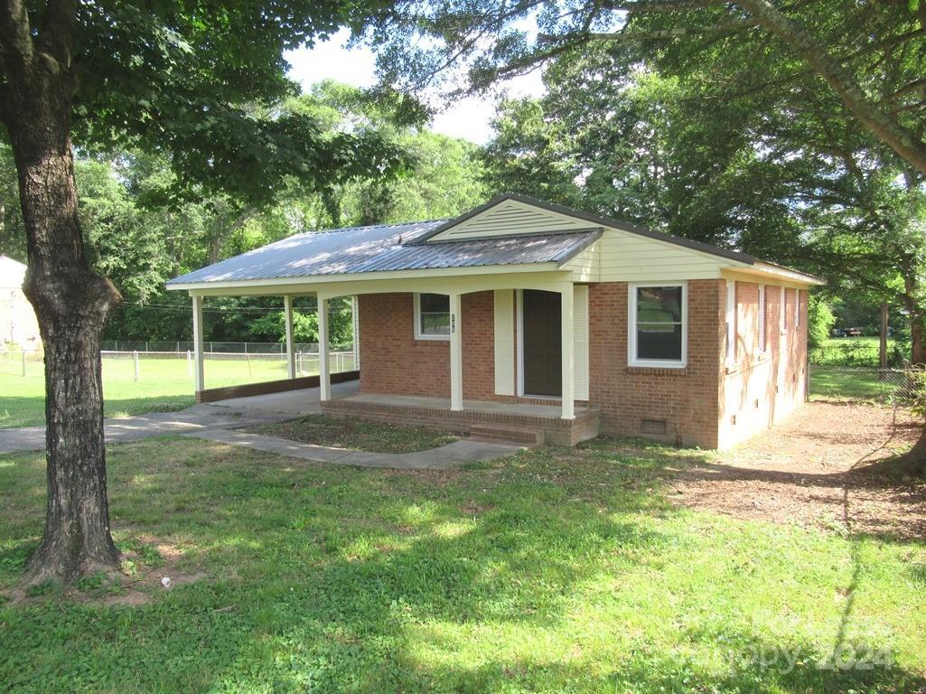 Primary Photo - 208 Crescent Ct