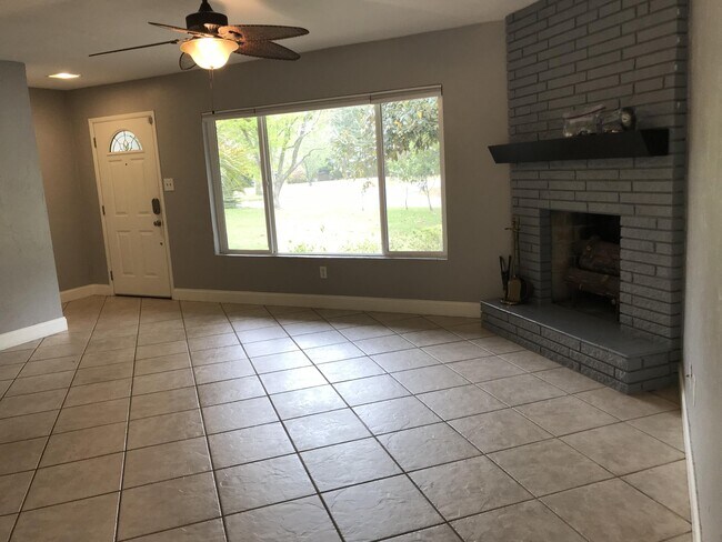 Foto del edificio - 13 North Dr