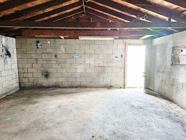 Building Photo - 2679 Azelda St