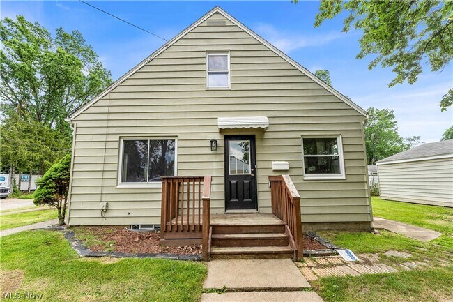 Building Photo - 1302 Inman St