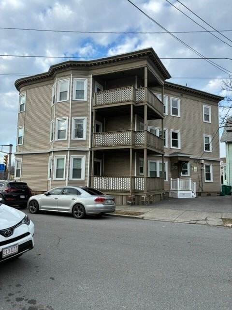 Building Photo - 180 Lewis St