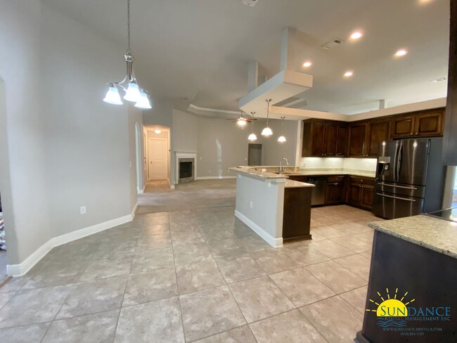 Building Photo - 4 Bedroom 3 Full Bathroom Beautiful home i...