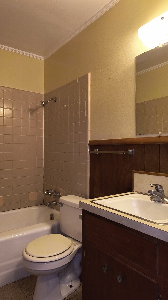 Building Photo - 2707 W 27th Ave