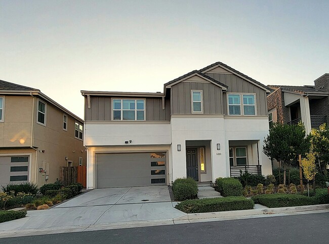 Building Photo - 2689 Tranquility St