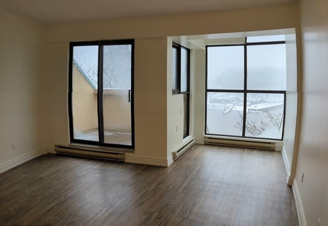 Building Photo - 67 Bronte Rd