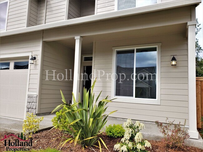 Building Photo - Spacious & Stylish 4-Bedroom Home with Mod...