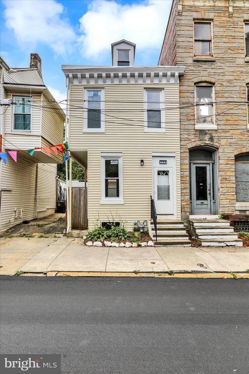 Foto principal - 734 Franklin St