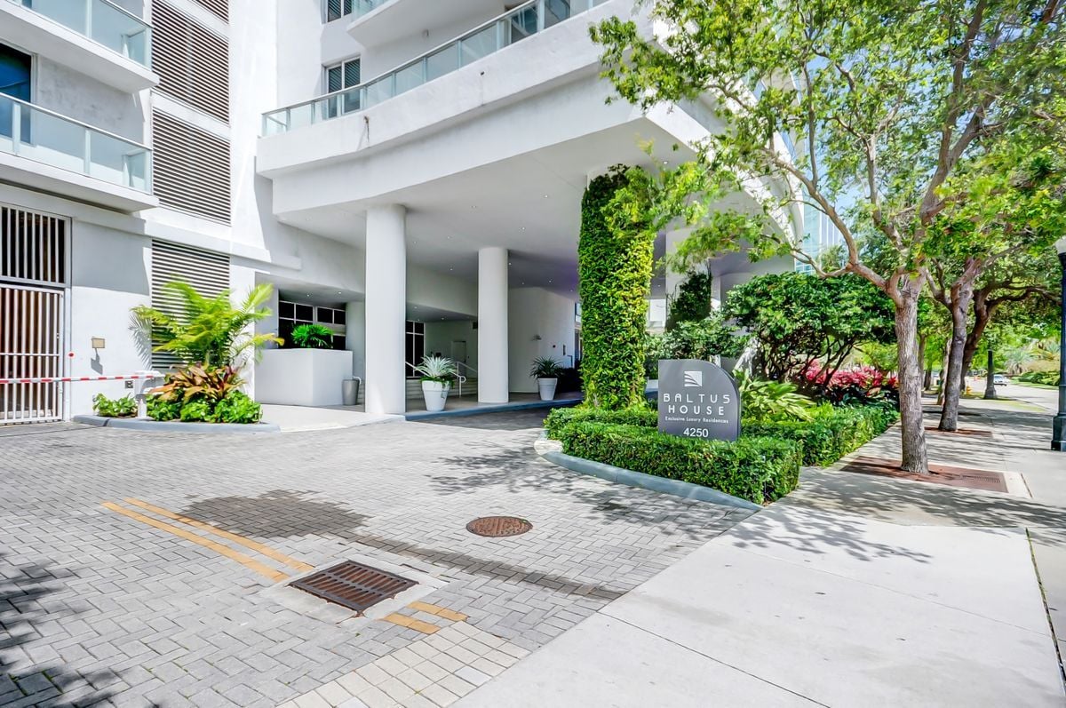 Primary Photo - 4250 Biscayne Blvd