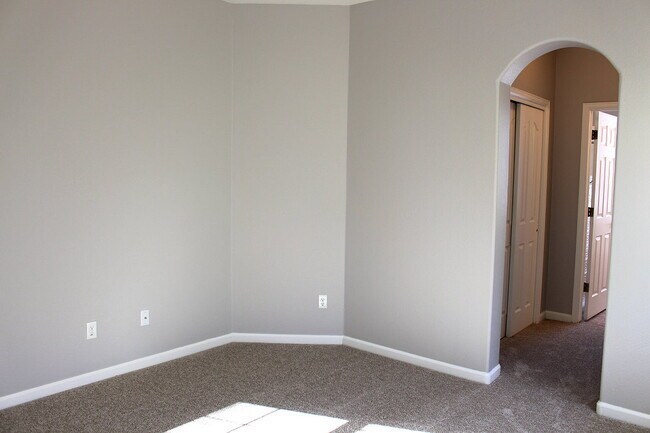 Building Photo - 1862 Indian Hills Cir