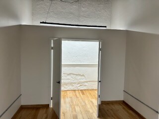 Building Photo - 635 W Lakeside Ave
