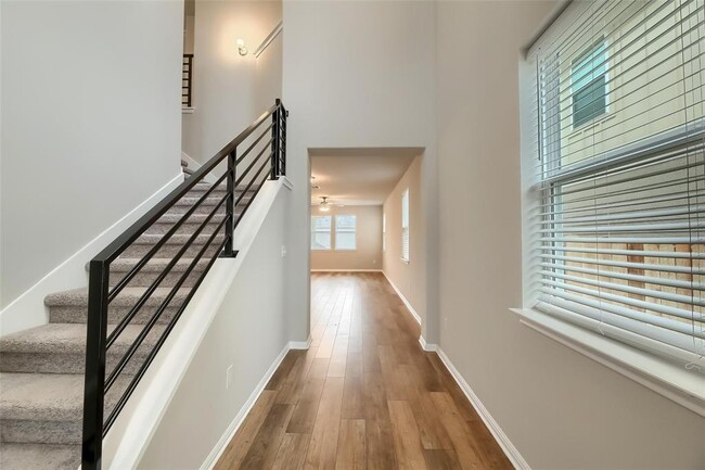 Building Photo - 10800 Jameson Dr