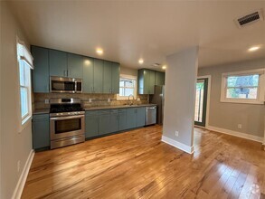 Building Photo - 2105 Kinney Ave