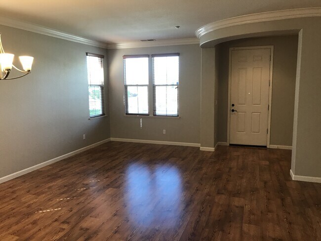 Foto del edificio - Beautiful Single Story, 3 Bedroom 2 Bath B...