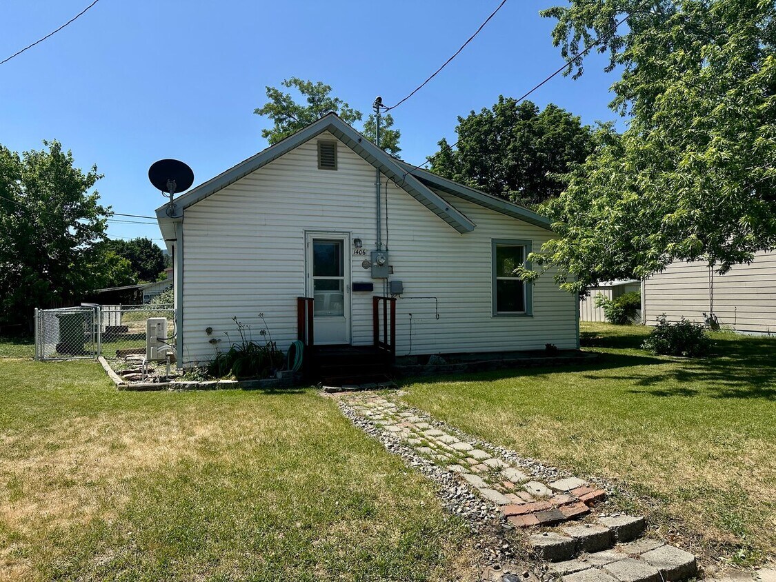 Foto principal - 1 Bedroom house on large lot in quiet neig...