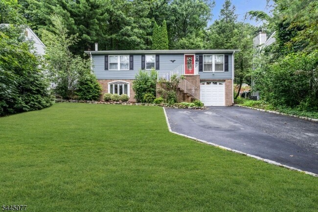 Building Photo - 76 Valley View Dr