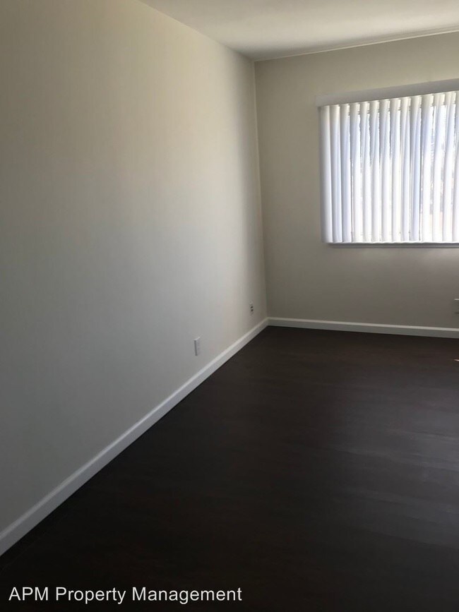 Foto del edificio - 1148-1156 W Valencia Dr