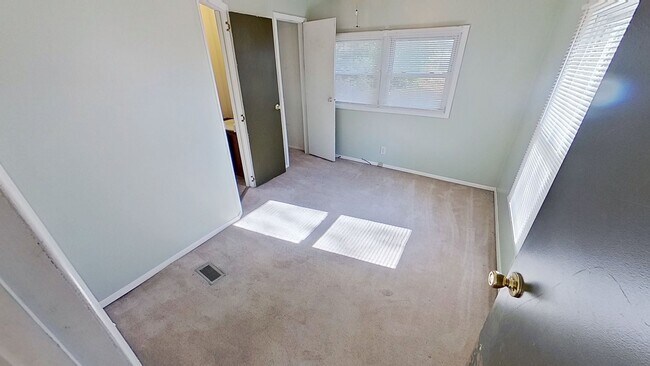 Building Photo - Mobile Home in a Quiet Rural Setting