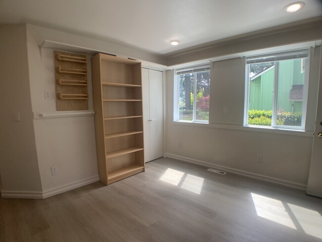 Foto del edificio - 9221 2nd Ave NW