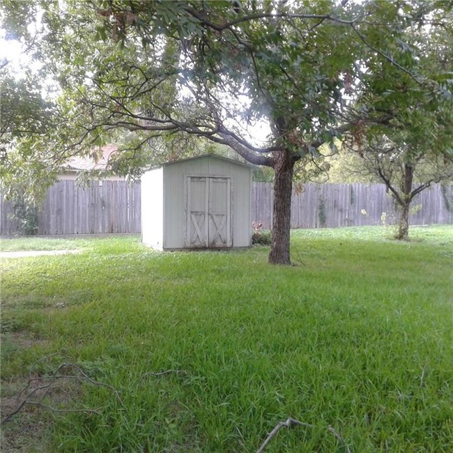Building Photo - 5713 Highland Ave