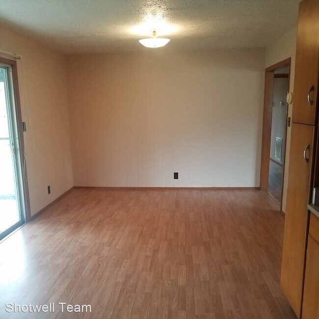 Building Photo - 3 br, 1.5 bath House - 2316 Laramie Dr
