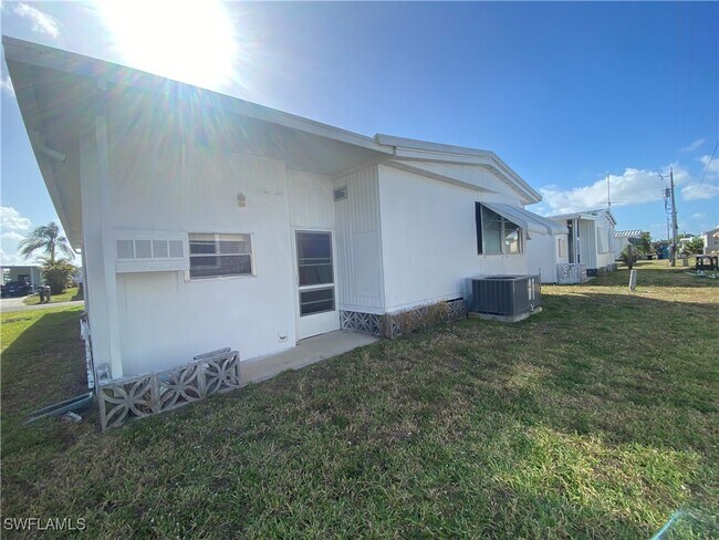 Foto del edificio - 14715 Patrick Henry Rd
