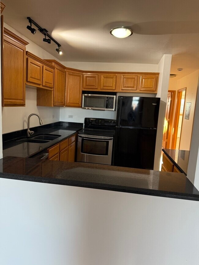 Building Photo - 1348 Geneva Dr