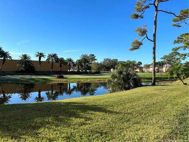 Foto del edificio - 1903 SW Palm City Rd