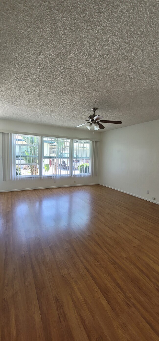 Foto del edificio - 25610 Oak St