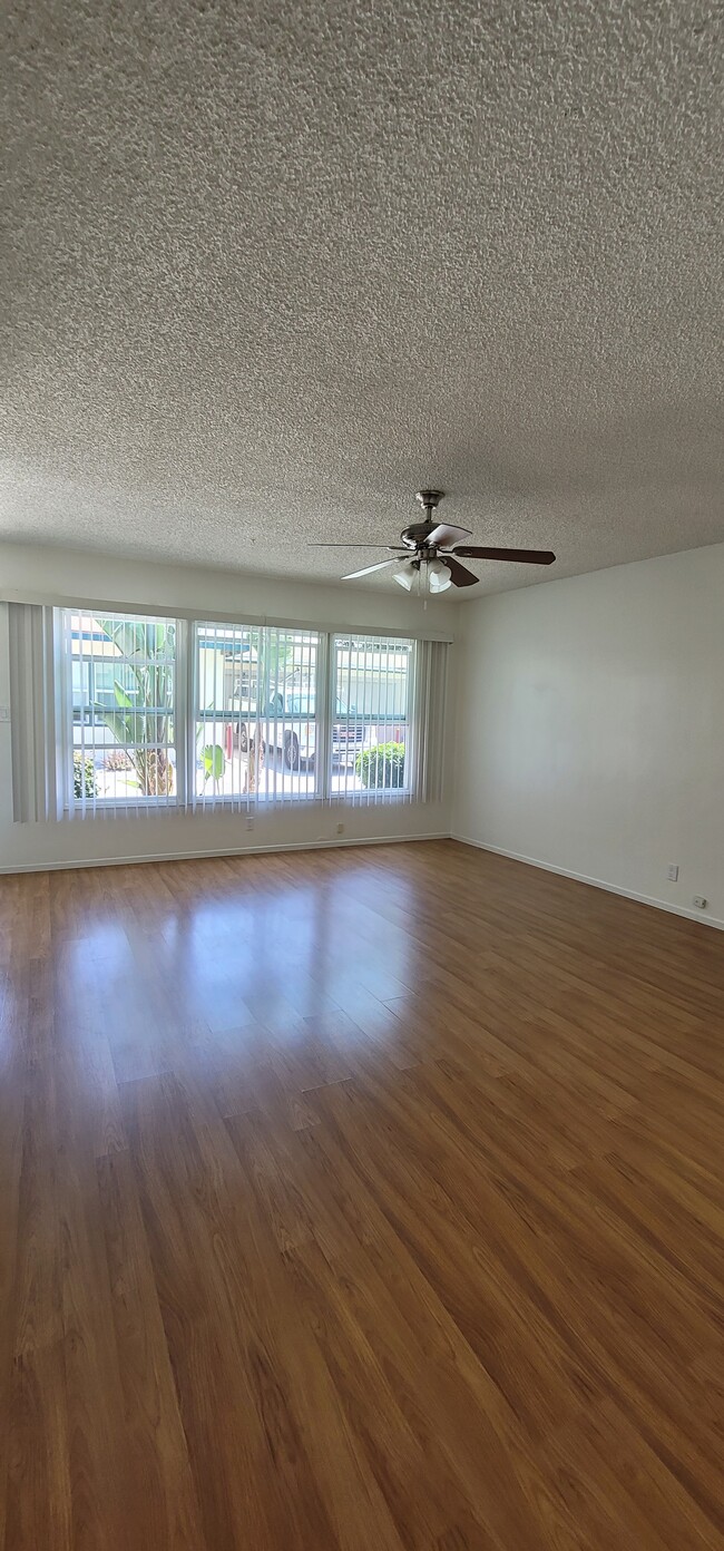 Building Photo - 25610 Oak St