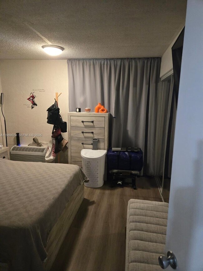 Foto del edificio - 16450 NW 2nd Ave