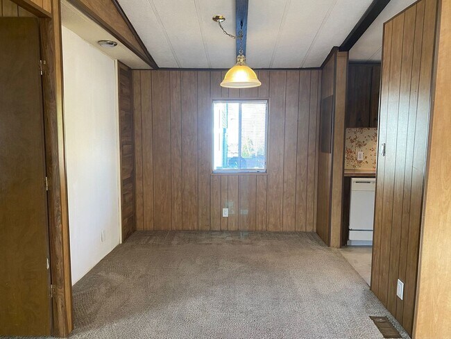 Building Photo - 3 Bed 2 Bath Manufactured Home in Des Moin...