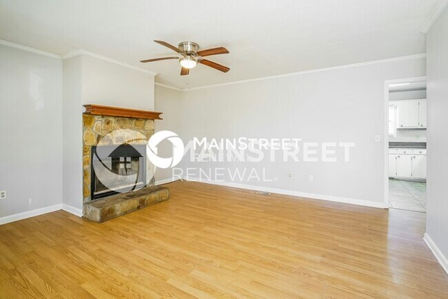 Building Photo - 3 Bedroom Pet-Friendly Home in Douglasville, GA with Main Street Renewal