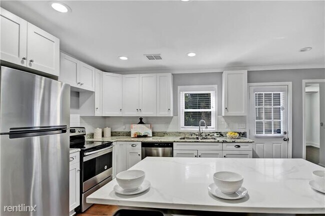 Building Photo - 3 br, 2 bath House - 1165 Graymont Drive SW