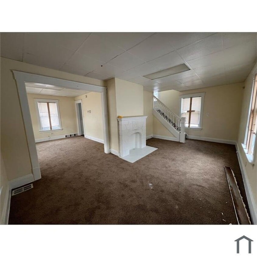 Building Photo - 1318 E 188th St