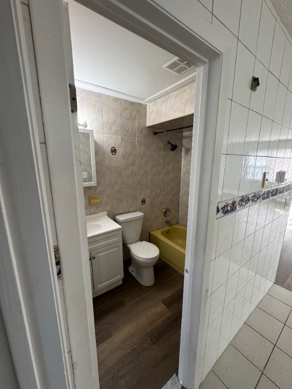 Building Photo - 30 Pergola Ave