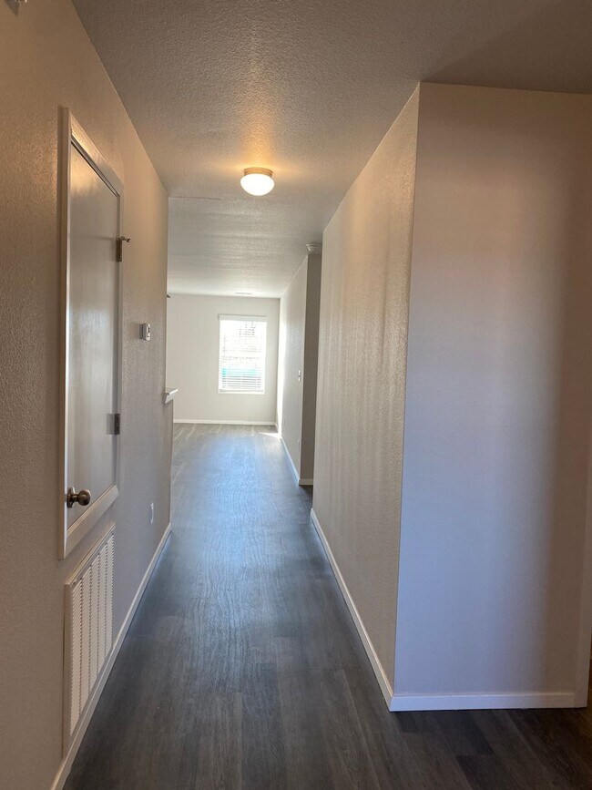 Foto del edificio - *Pre-leasing* Three Bedroom | Two Bathroom...