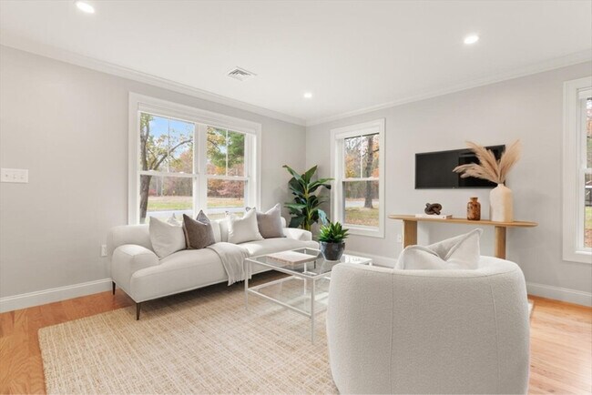 Building Photo - 31 barracks rd