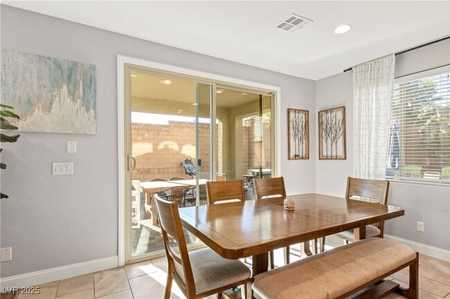 Foto del edificio - 10331 Western Pine Ave