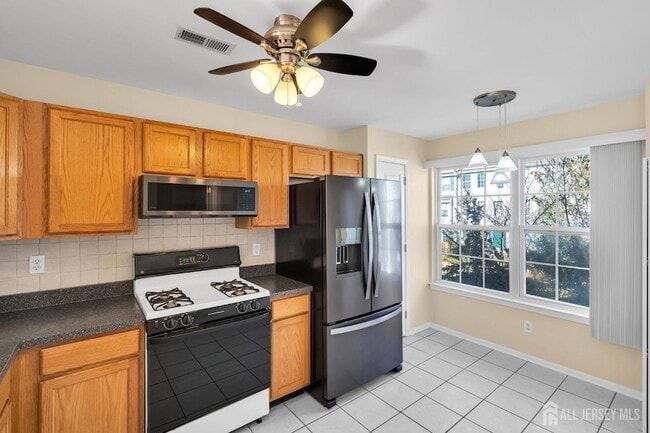 Building Photo - 63 Giera Ct