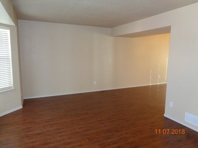 Building Photo - Well maintained home