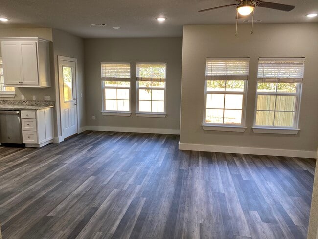 Building Photo - 3004 SW Garrison Ln