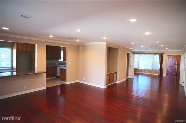 Foto del edificio - 16811 Halper St