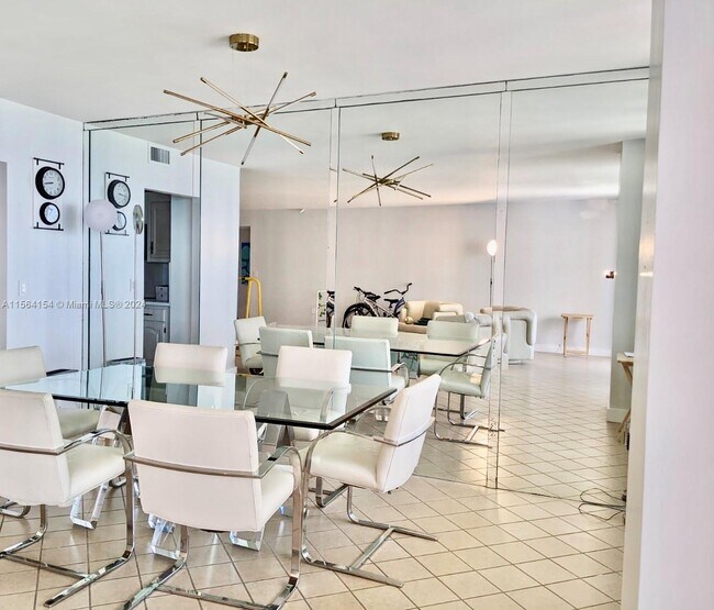 Foto del edificio - 9801 Collins Ave