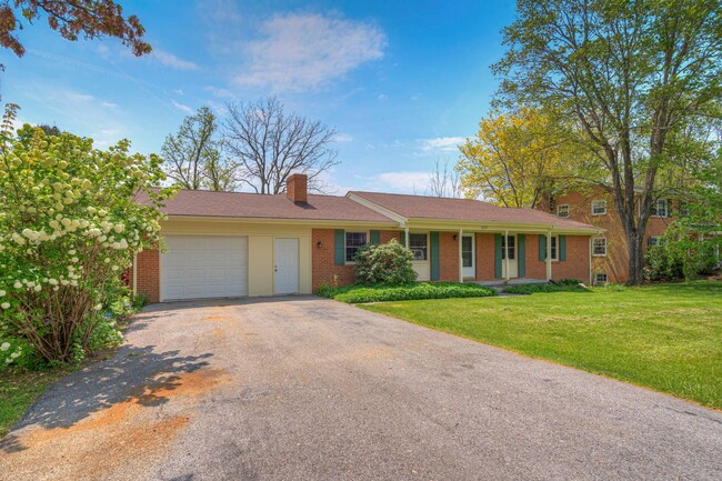 Building Photo - 507 Stonegate | 6 Bed 3 Bath Newly Remodel...