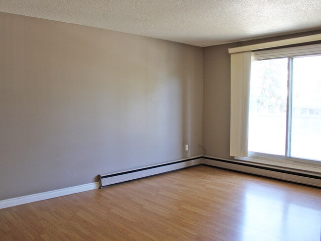Building Photo - Raydel Manor Apartments