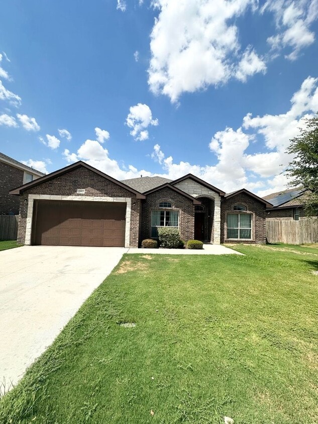 Primary Photo - 4 Bed 2 Bath W/ BONUS ROOM Ready to Rent A...