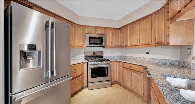 Building Photo - 32 Ascot Cir
